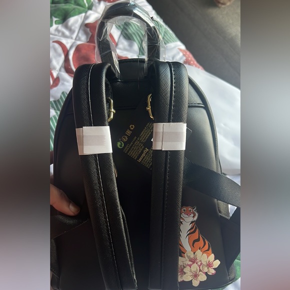 Brand new with tags Alladin Loungefly bag - Picture 3 of 4